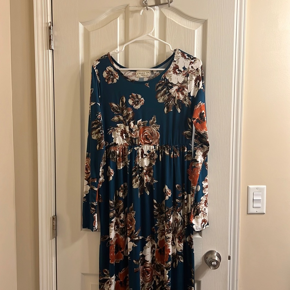 Teal maxi dress NWT. Dress up. Medium.